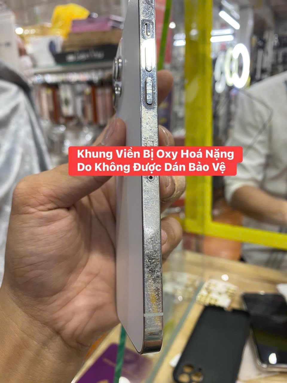 Điện thoại trầy xước do dùng trần