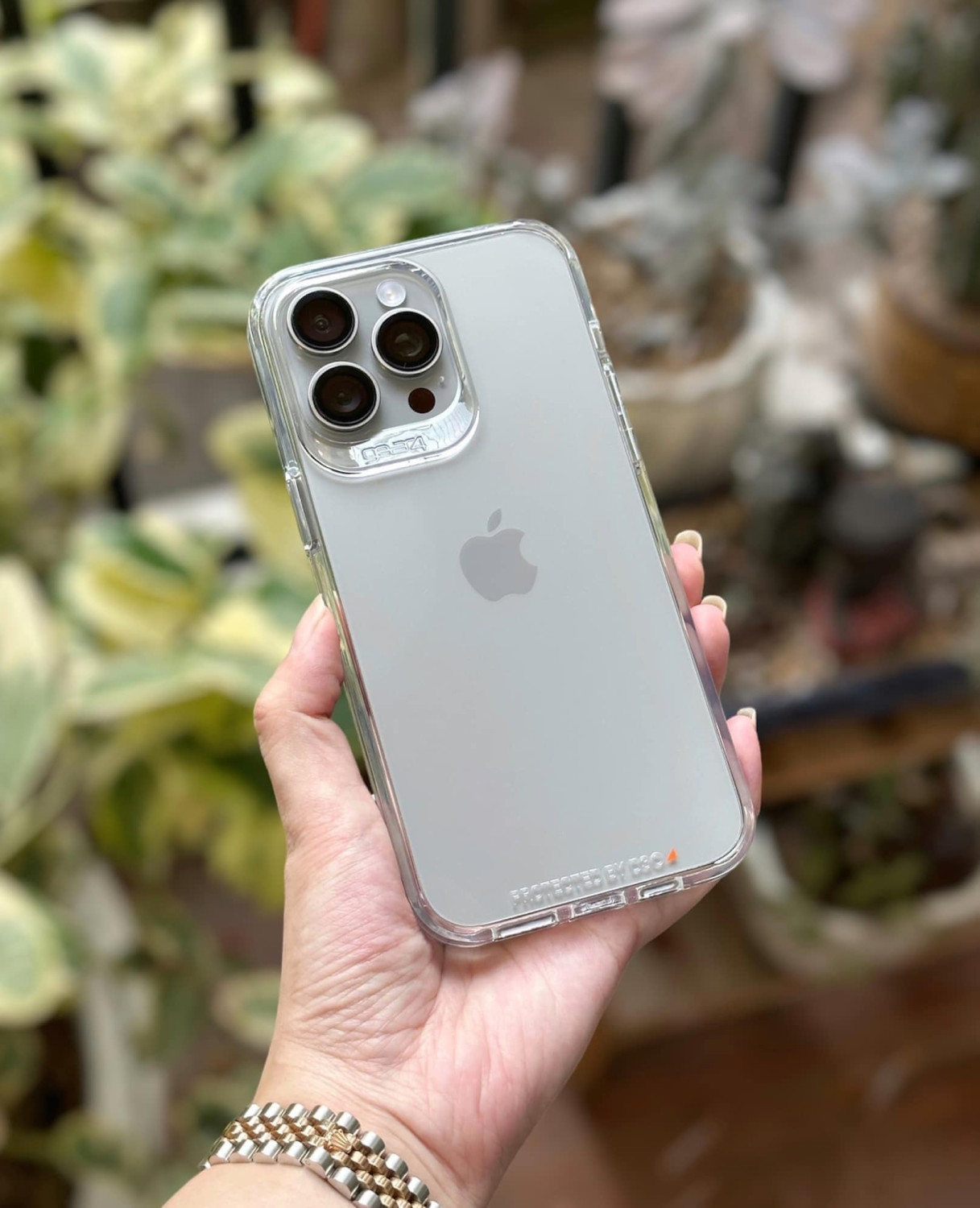 Ốp lưng Gear4 Cry Palace cho iPhone